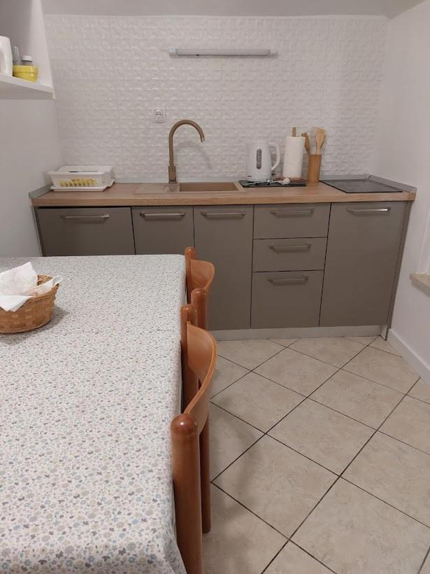 Ceratonia Apartments Loviste Bagian luar foto