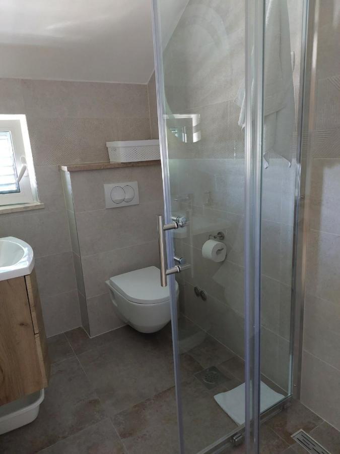 Ceratonia Apartments Loviste Bagian luar foto