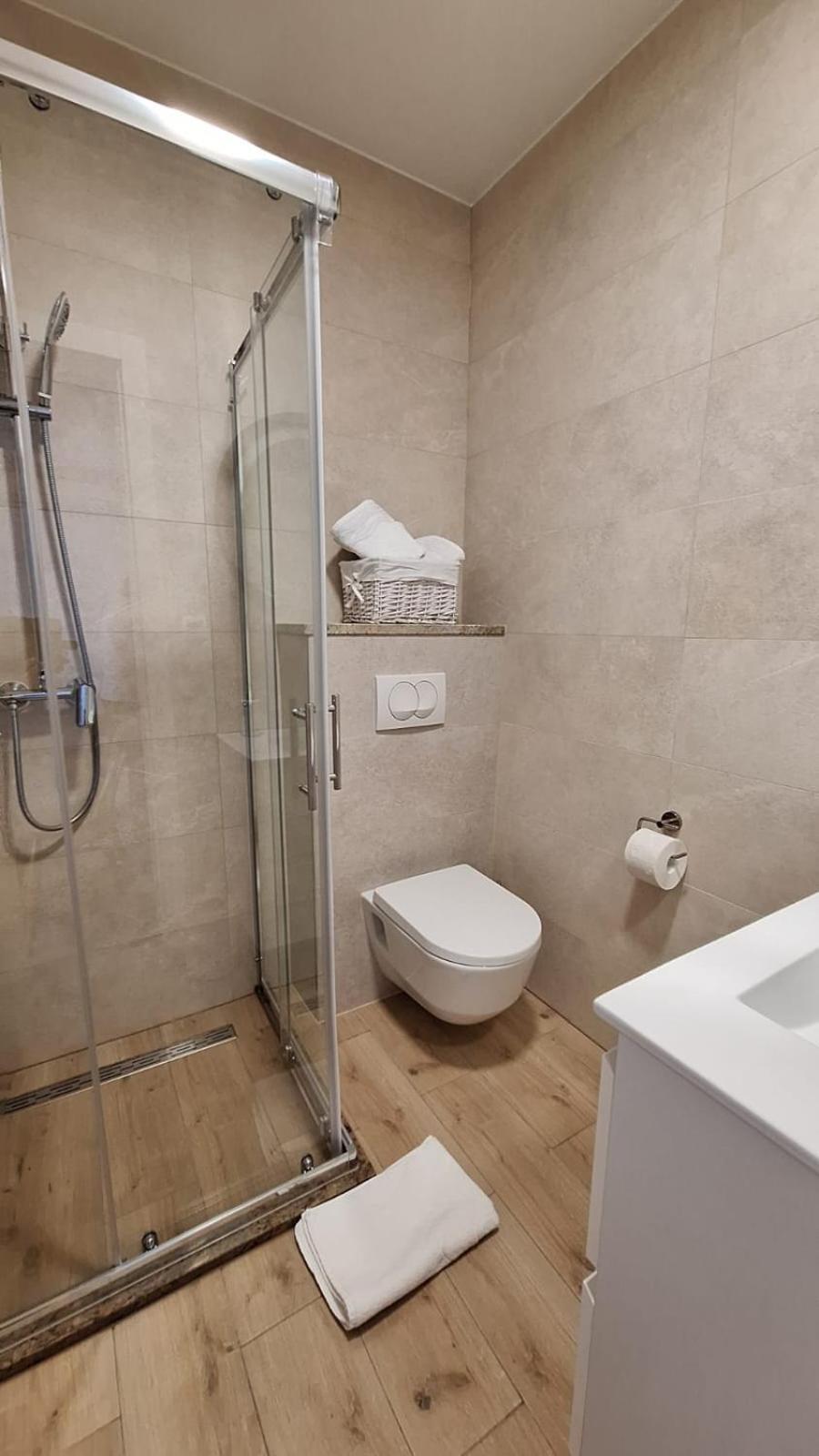 Ceratonia Apartments Loviste Bagian luar foto