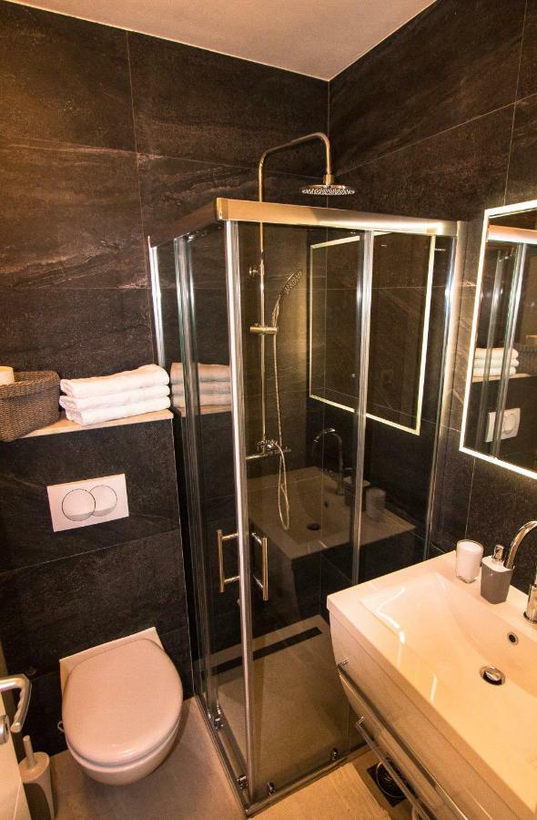 Ceratonia Apartments Loviste Bagian luar foto