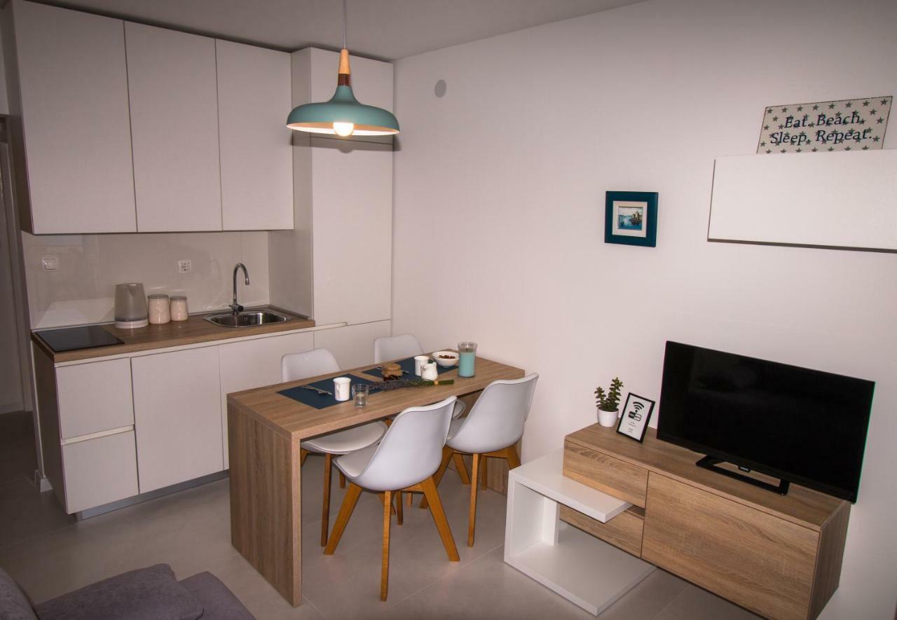 Ceratonia Apartments Loviste Bagian luar foto